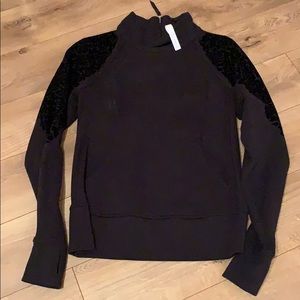 Lululemon Pullover, size 8